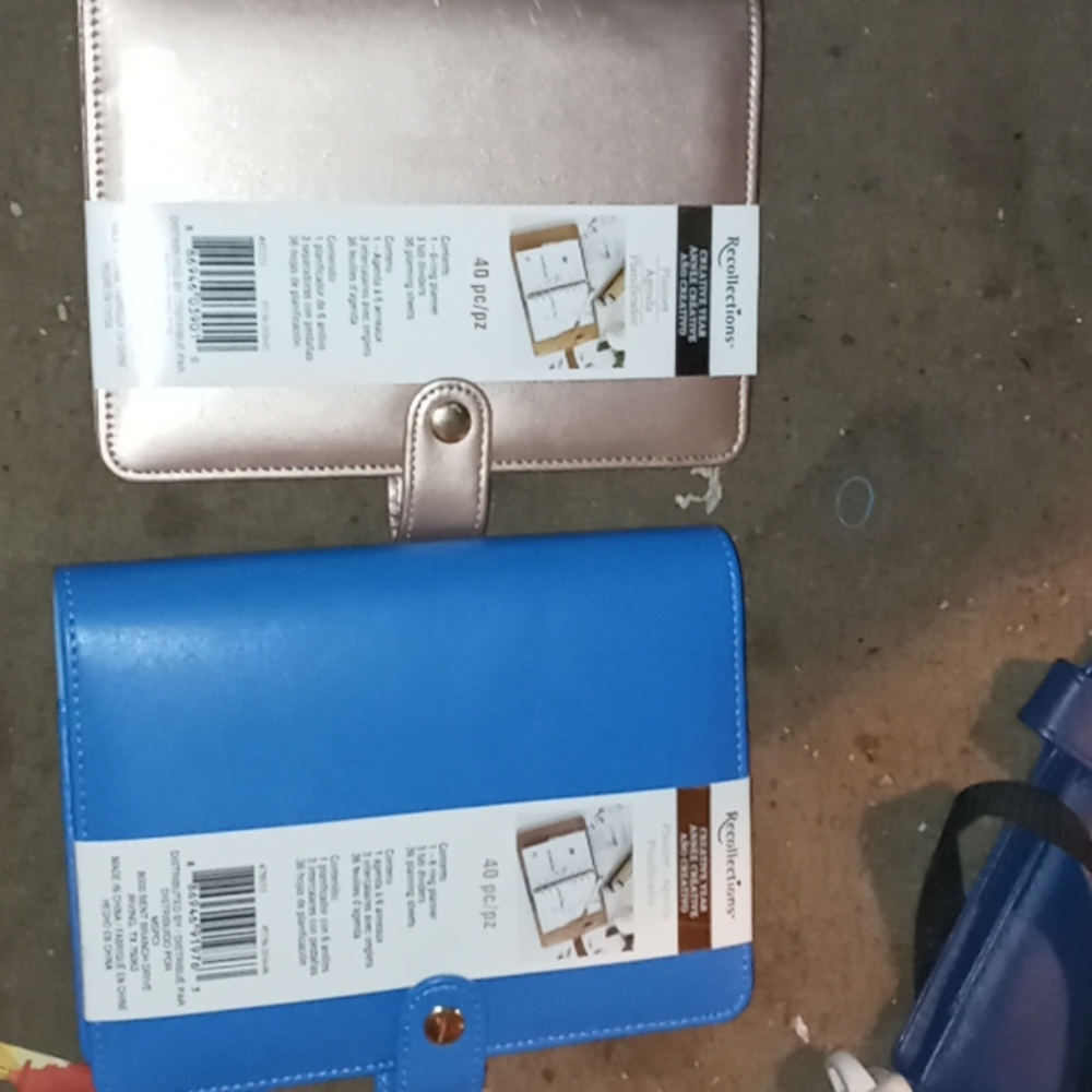Two small planners - Picture 3 of 3